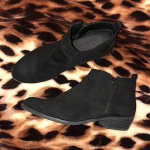 Women’s size 11 suede ankle booties